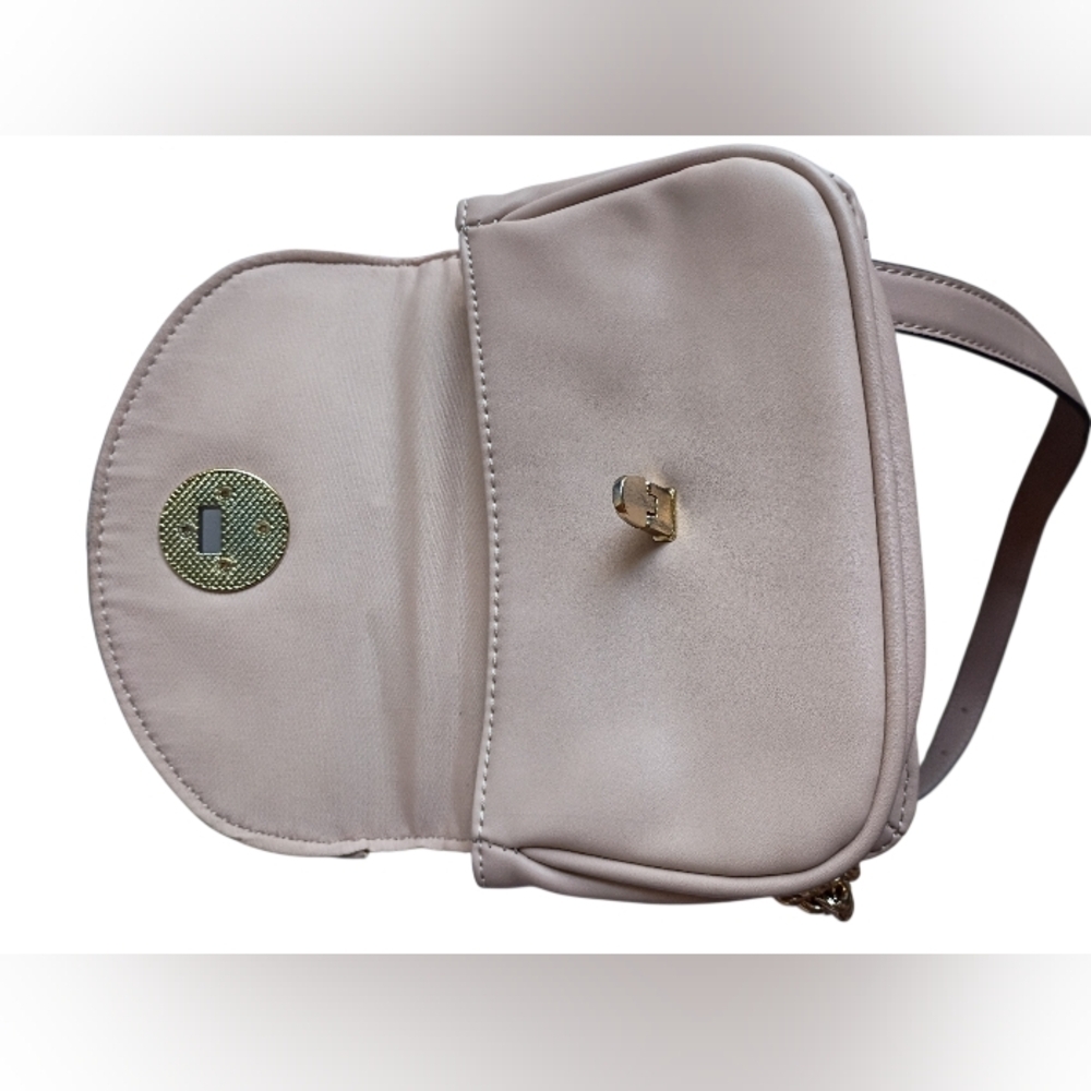 SOLD Aldo Quilted Baige Belt Bag With A Turn Lock Closer - Picture 3 of 11
